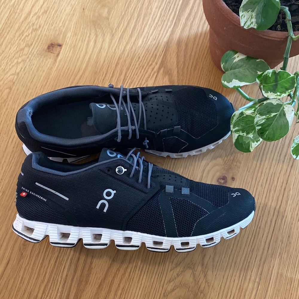 On Running Women's Black and White Cloudflow Athletic Shoes - Picture 5 of 10